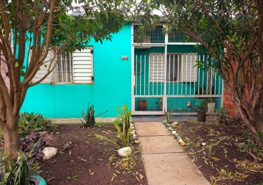 En venta casa en calle principal de Colonia Avellaneda con terreno 2 dormitorios 