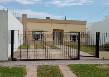 CASA APTA CREDITO SOBRE AVENIDA PRINCIPAL GRAN TERRENO EN VENTA !!!!!!!!